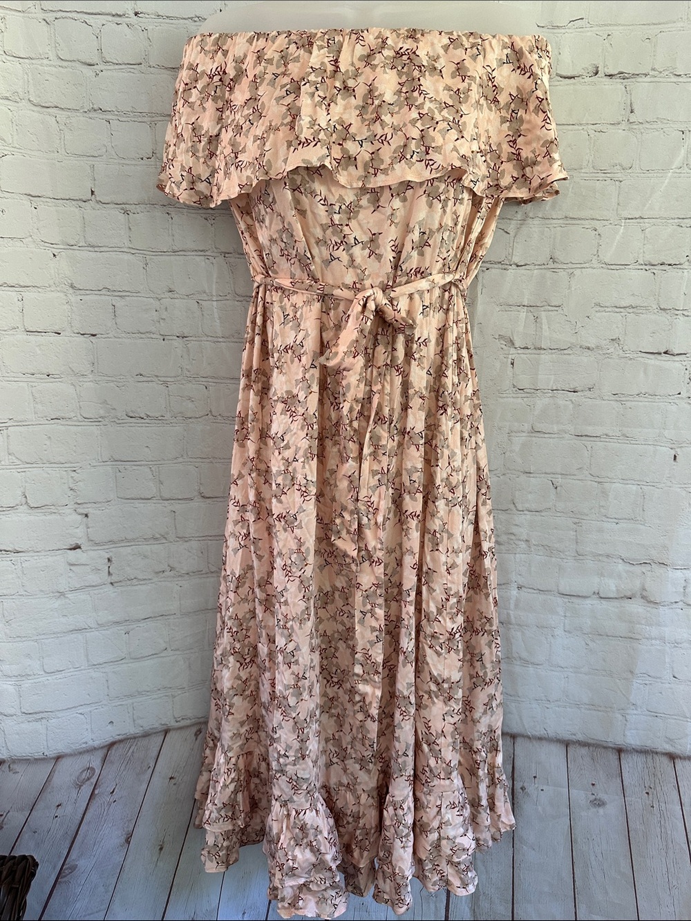 Shore NWT Off-Shoulder Vintage Bloom Ruffle Midi Dress with Tie Waist Size L